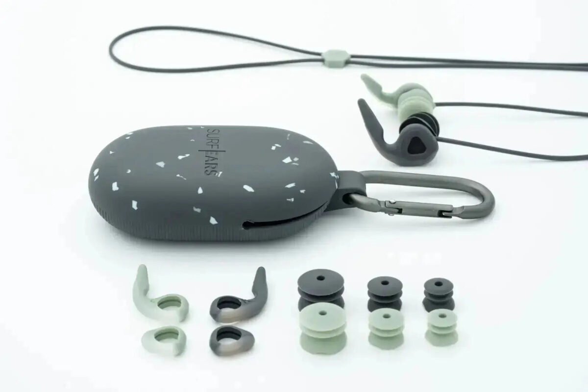 SurfEars 4.0 ear plugs with accessories and a durable carrying case.