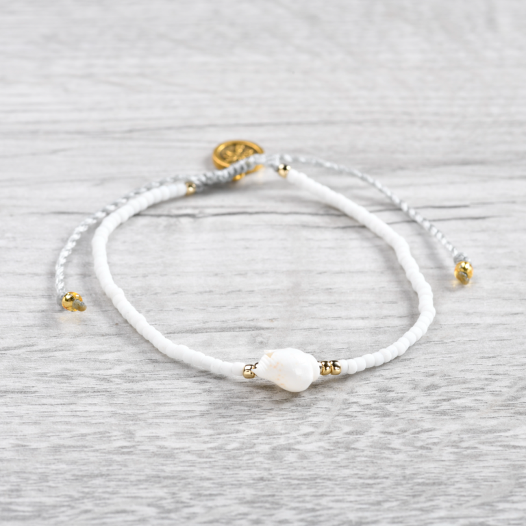 Pineapple Island Shell Bracelet SH-040 with white beads and gold accents.