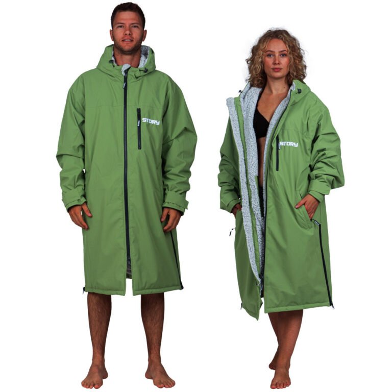 Story Change Robe in olive green, unisex hooded poncho with zip closure.
